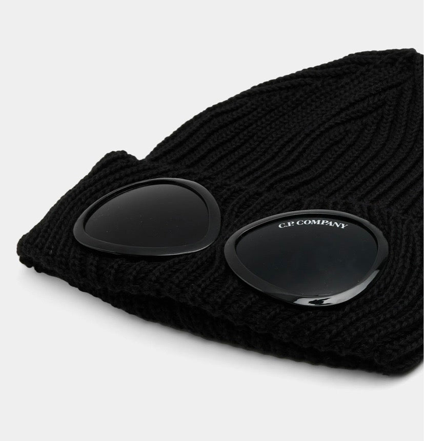 C.P. Company-Bonnet Merino Wool Google Beanie Color Noir
